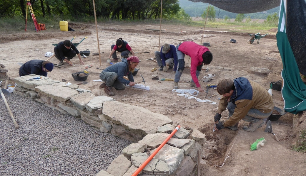 Trabajos de excavación al extremo norte del ámbito