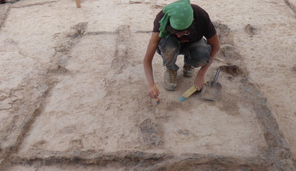 Limpiando la estructura carbonizada